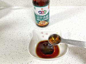 💥美味凉拌菜～松花蛋拌内脂豆腐🌈的做法 步骤4