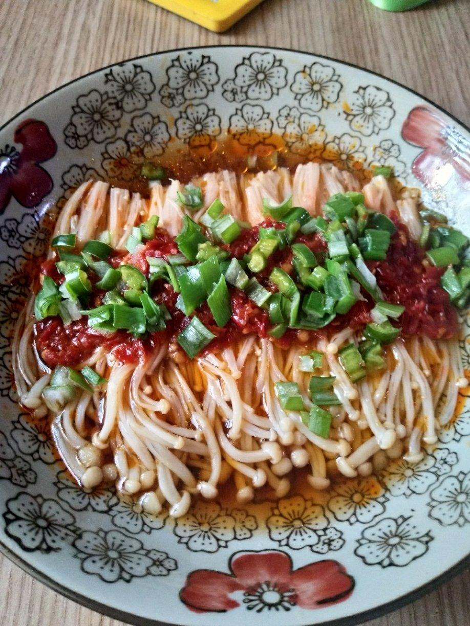 剁椒金针菇