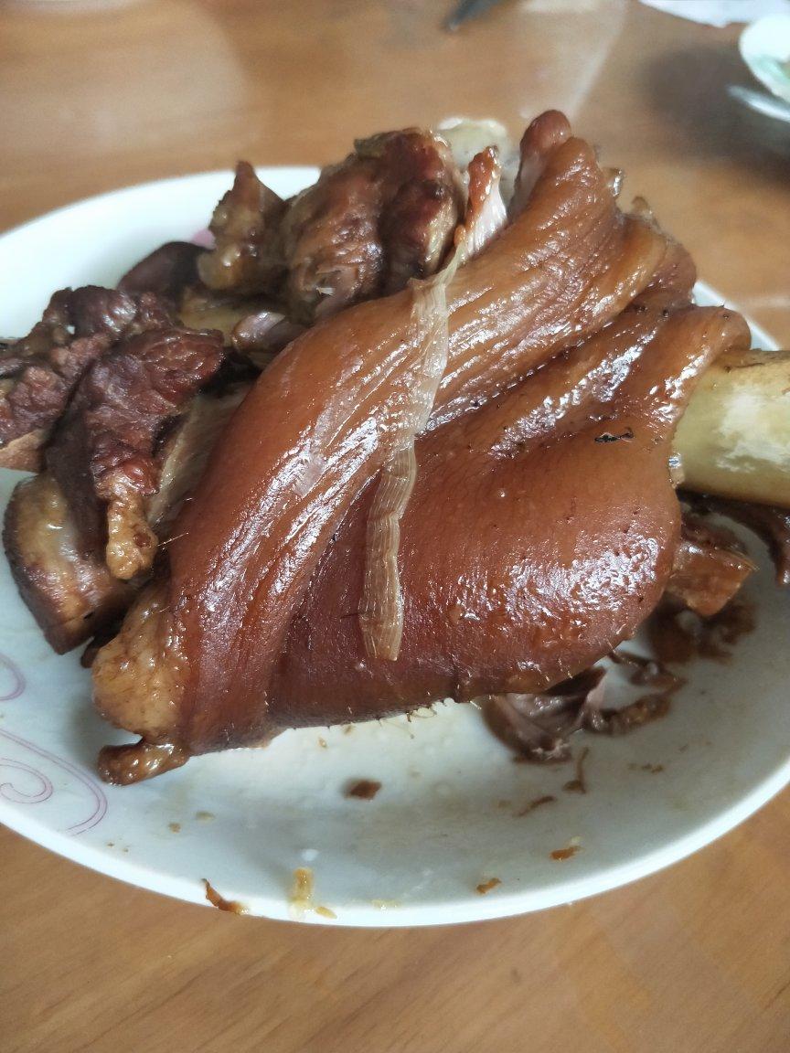 高压锅版酱猪肘