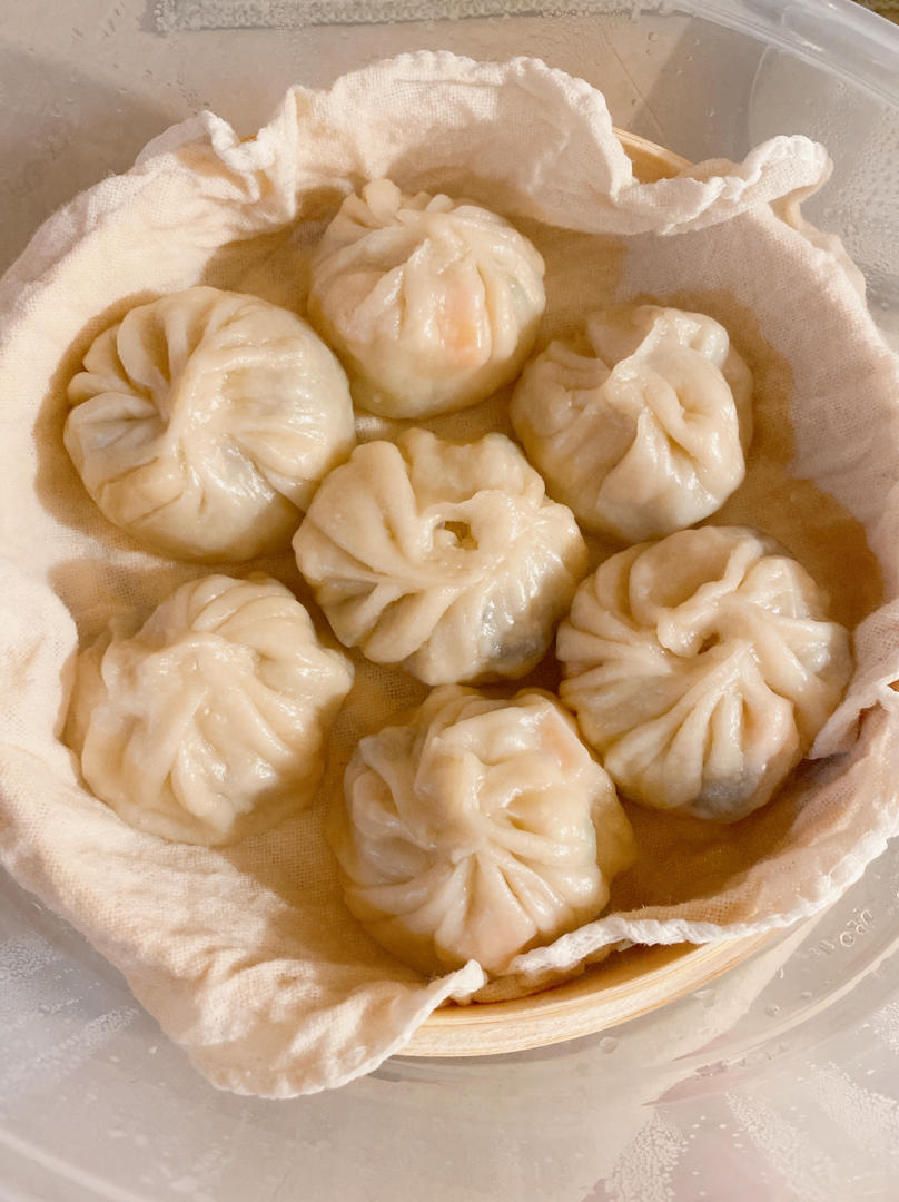 土豆是只猫ovo做的无肉也欢:两款素馅烫面包子