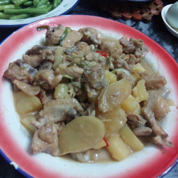 土豆炖鸡块