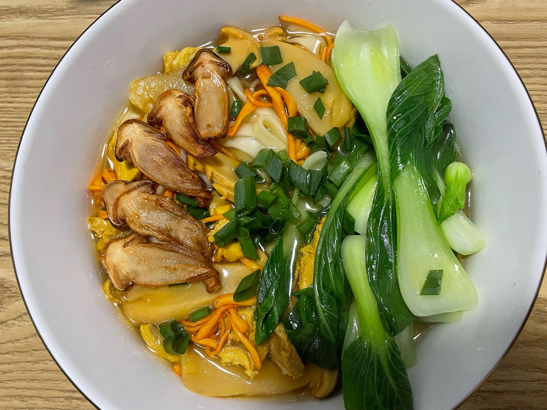 赤松茸鸡汤面