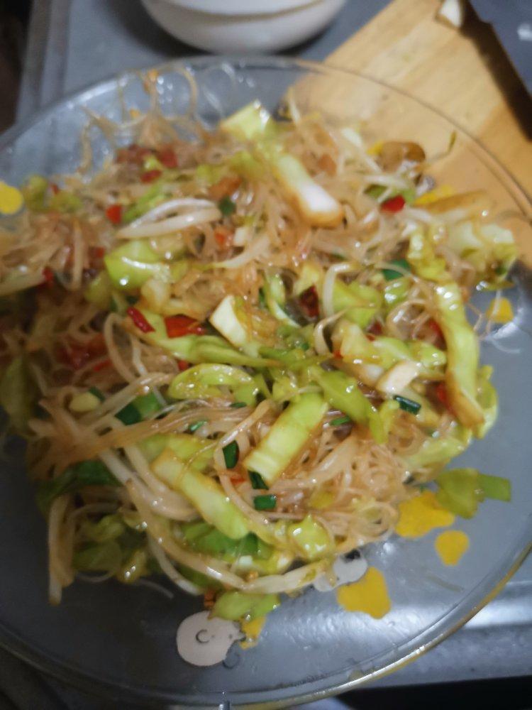 最近爱吃粉丝粉条～包菜炒粉丝
