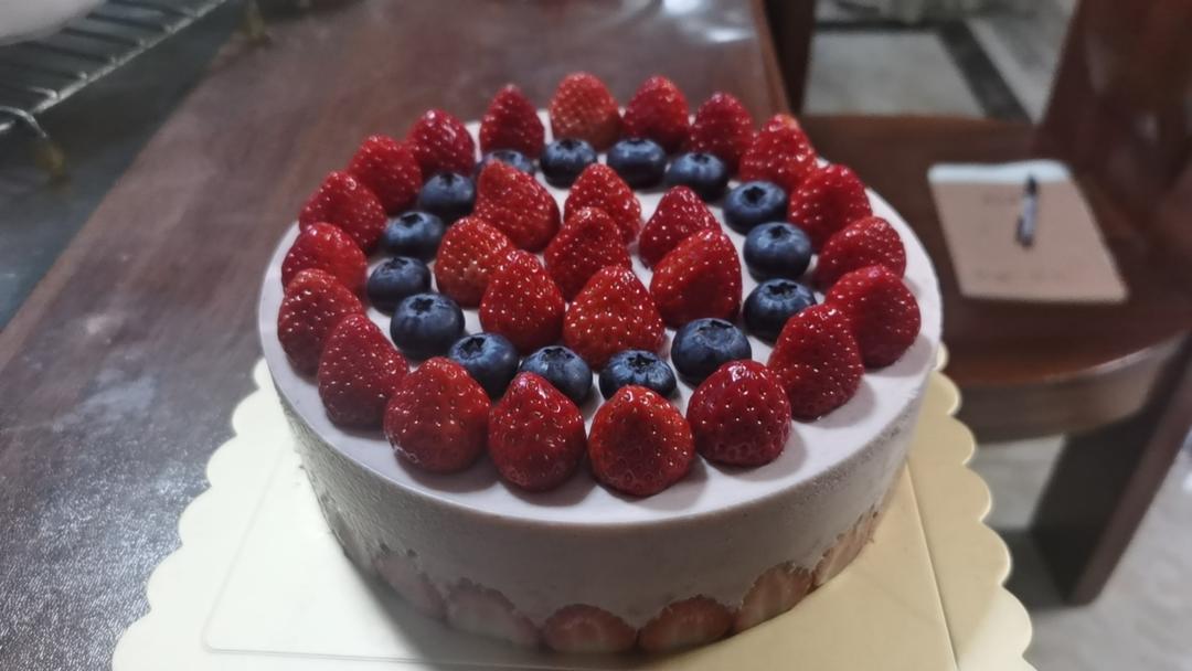 8寸草莓🍓慕斯蛋糕🍰（草莓酱馅）
