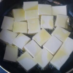韭香煎豆腐的做法 步骤2