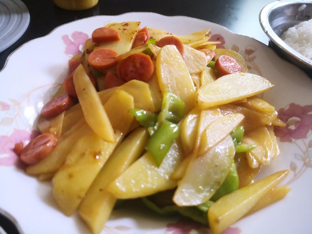 土豆片炒火腿肠