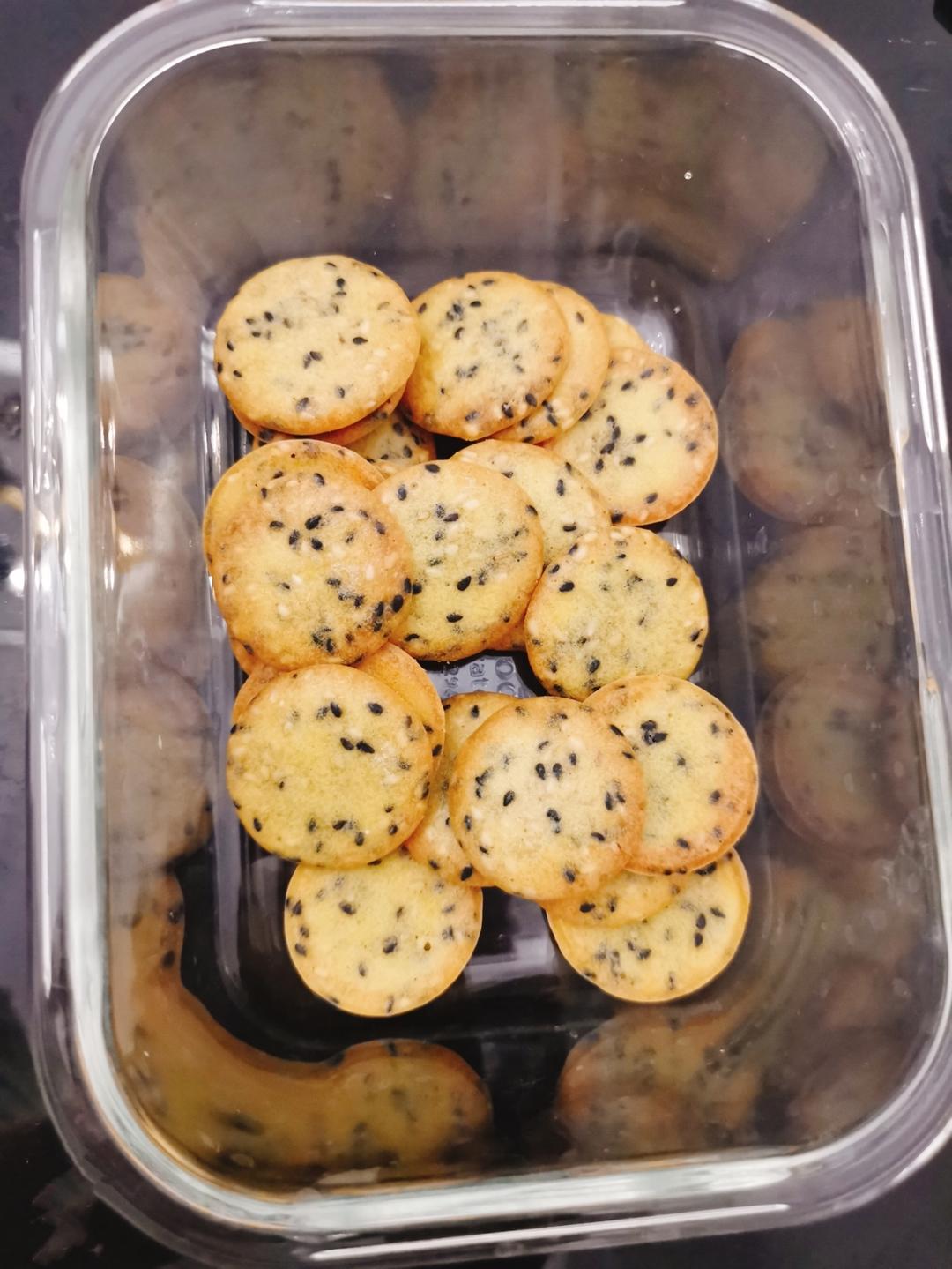香脆可口的鸡蛋芝麻薄饼干