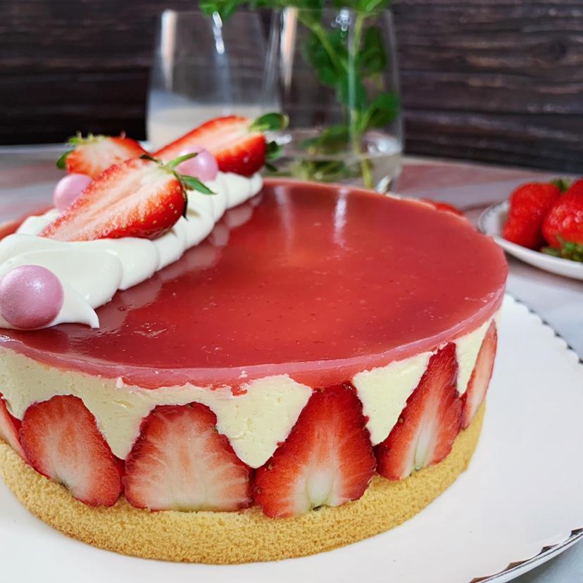 最初_e8w3做的法式草莓蛋糕 fraisier 慕斯林奶油应用之一