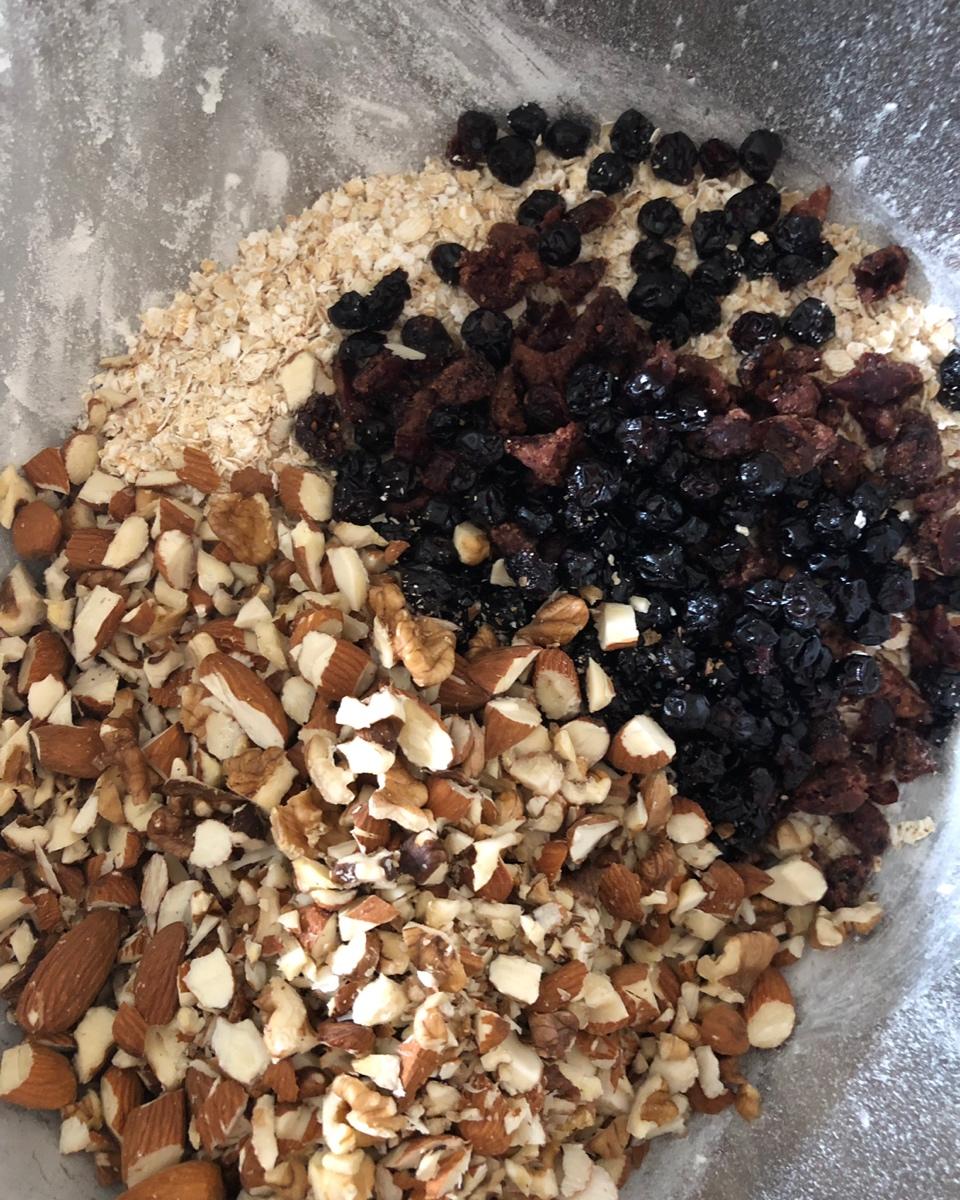 超级简单超快手-无油无糖超级健康的—香蕉燕麦坚果能量棒