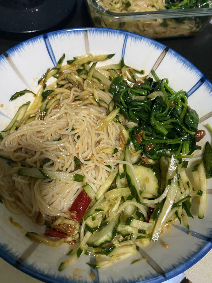 酸辣爽口的凉拌面！保证吃一次就上瘾