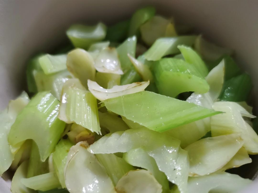 西芹百合炒腰果|马克西姆不粘锅