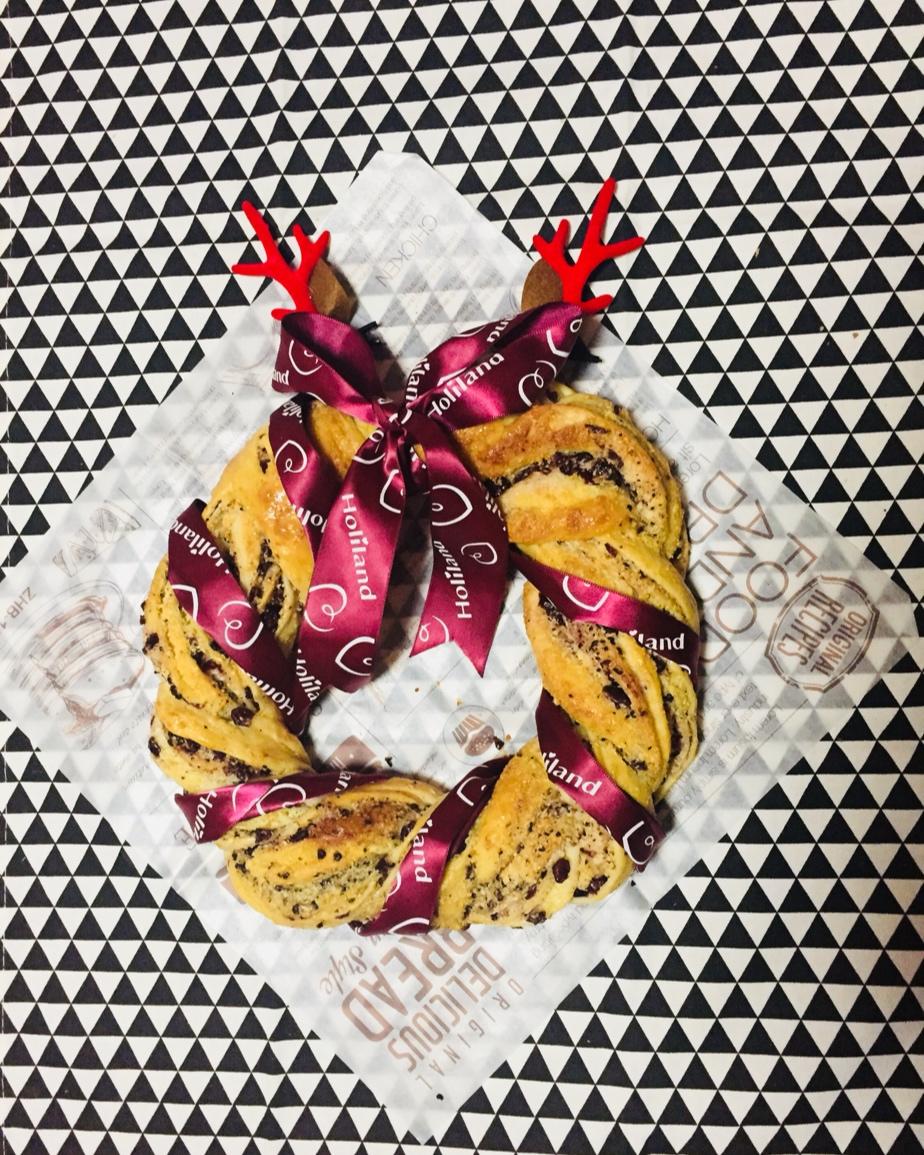 圣诞巧克力坚果麋鹿花环面包