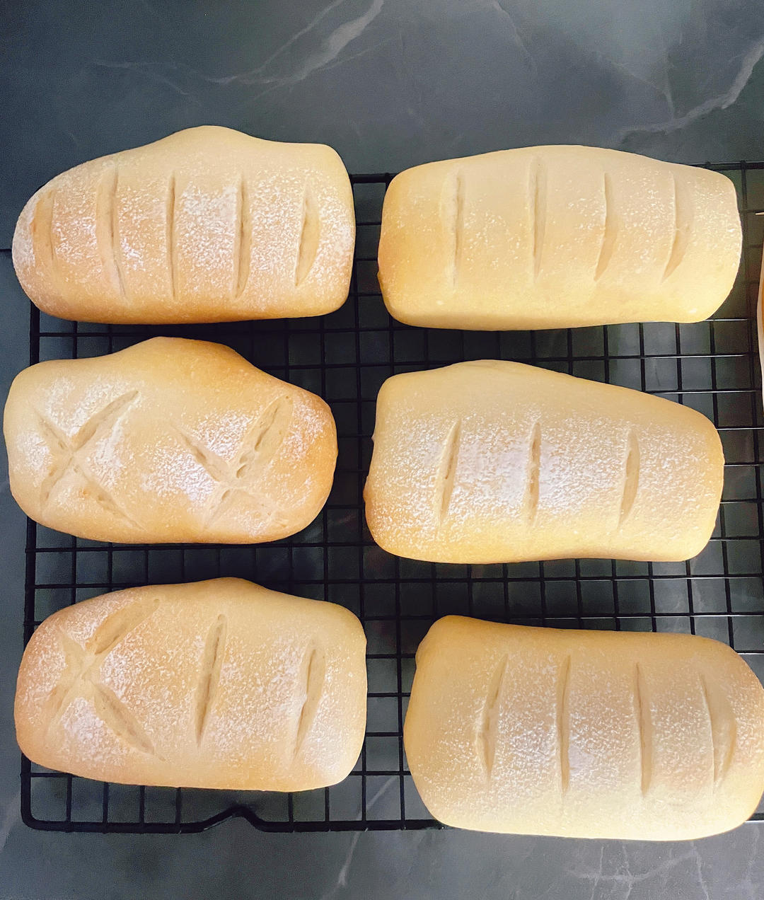 波兰种牛奶面包卷