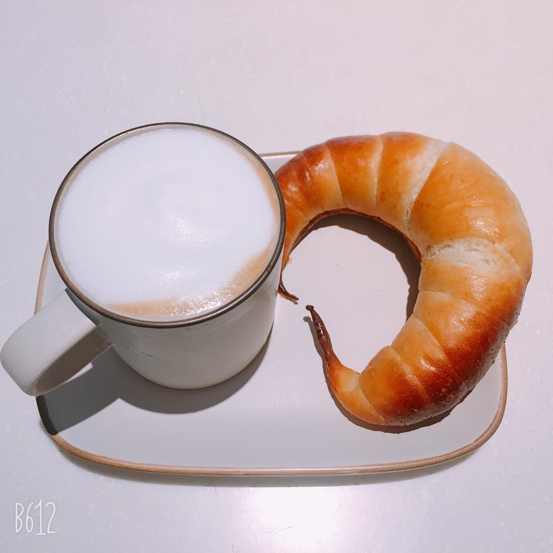 脆皮牛角面包