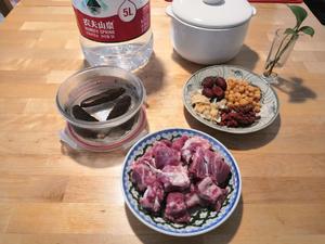 海参羊肚菌排骨汤的做法 步骤1