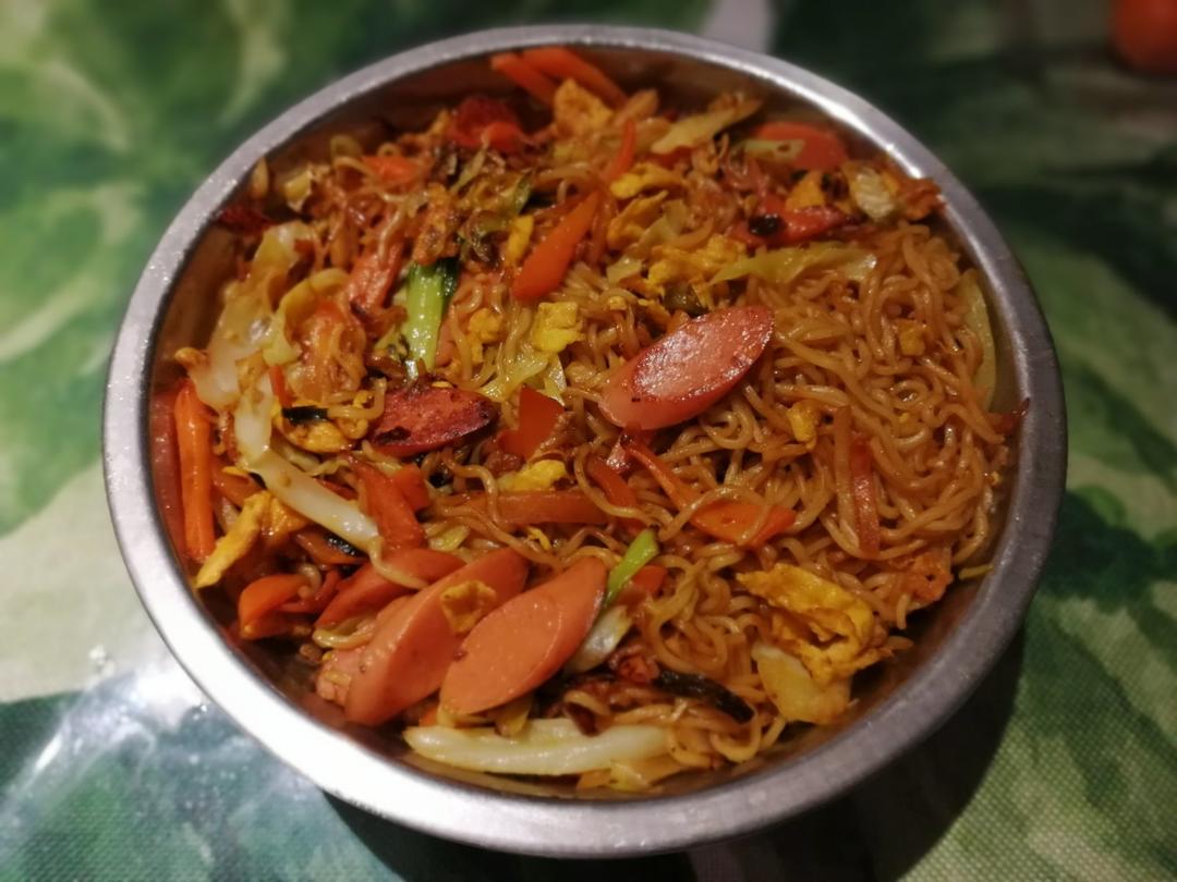 路边摊风味炒方便面