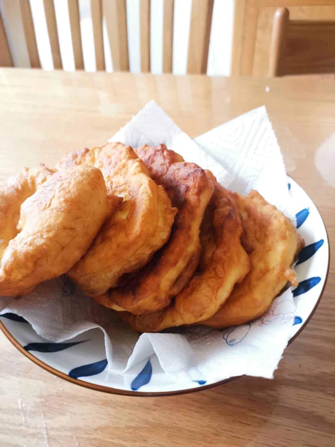 蓬松又暄软的炸油饼