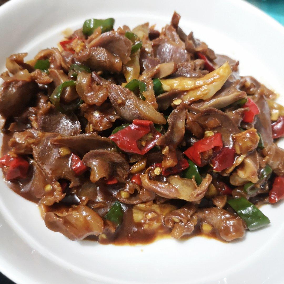 厨师长教你：农家菜“青椒炒鸭胗”的做法，看得口水直流