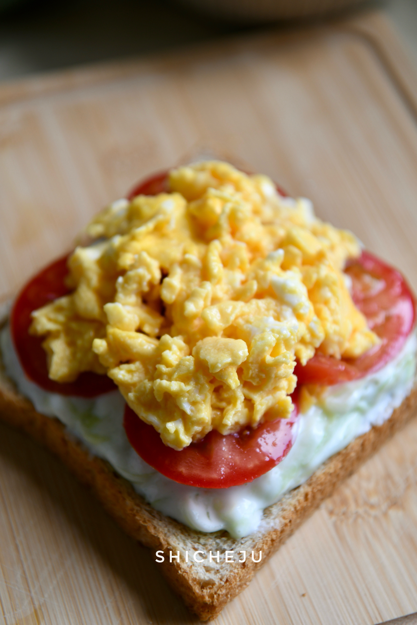轻食健康减脂餐系列--青瓜酸奶滑蛋全麦三明治🥪的做法 步骤7