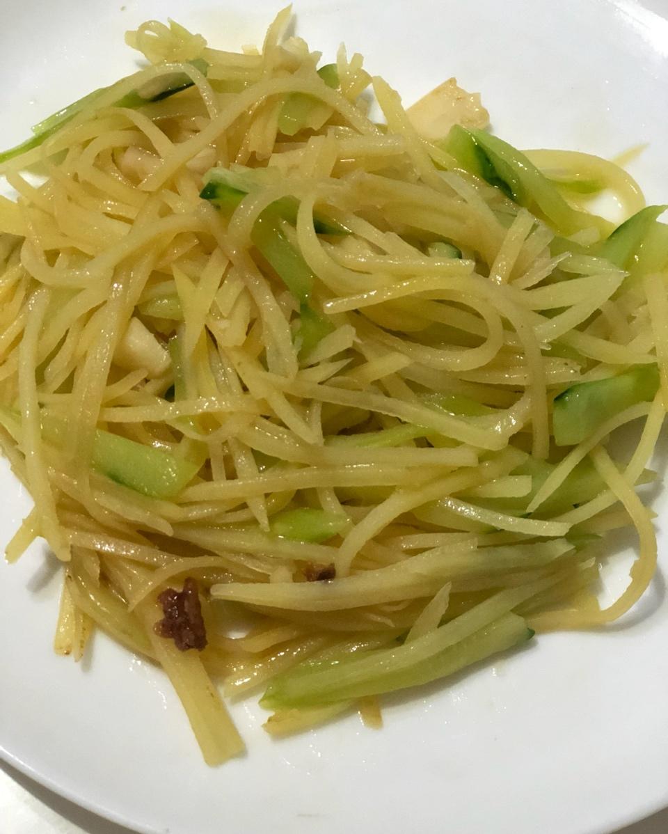 厨师长教你：“炝炒土豆丝”的家常做法，口感爽脆