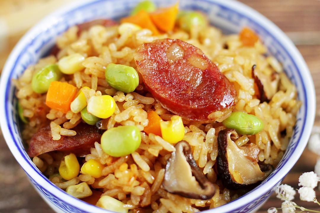 懒人必备～腊肠时蔬焖饭的做法