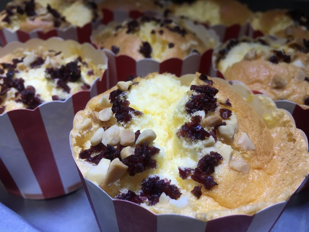 软绵绵戚风纸杯蛋糕