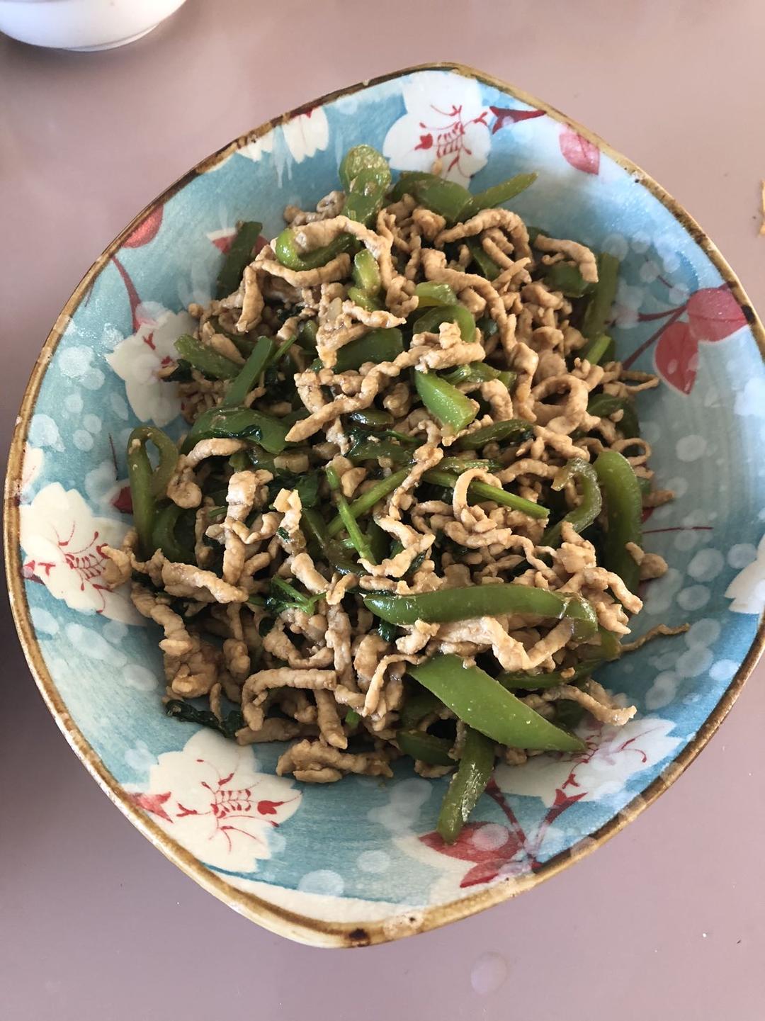 青椒肉丝，这样炒太好吃了。