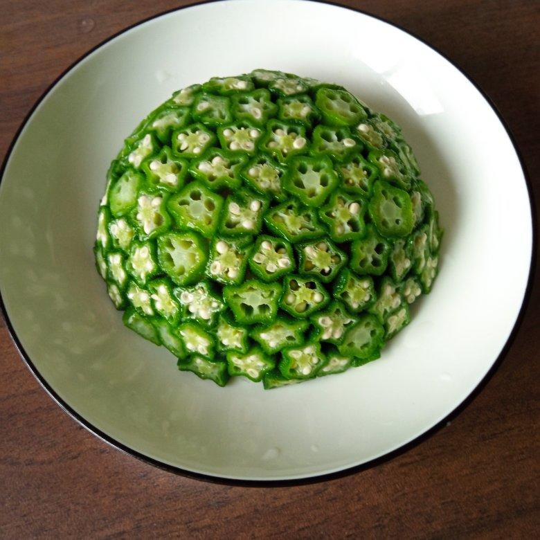 这绝对是秋葵颜值最高的做法，好看又好吃，端上桌最先光盘