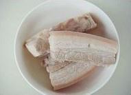 蒜苔香辣回锅肉的做法 步骤2