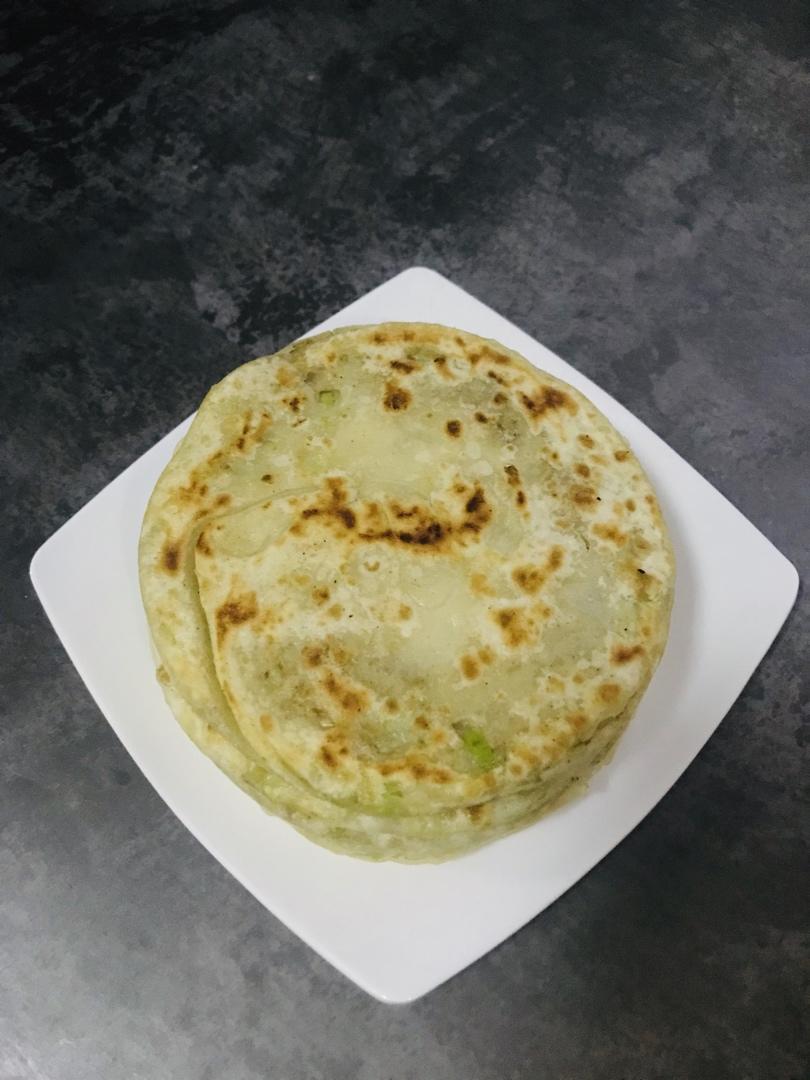 来个接地气的--葱油饼