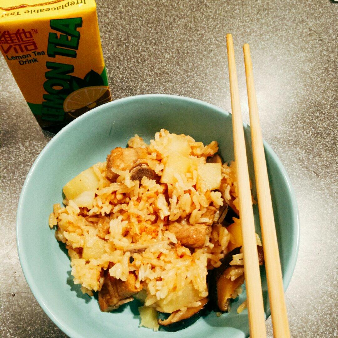 喷香排骨焖饭（爆好吃）