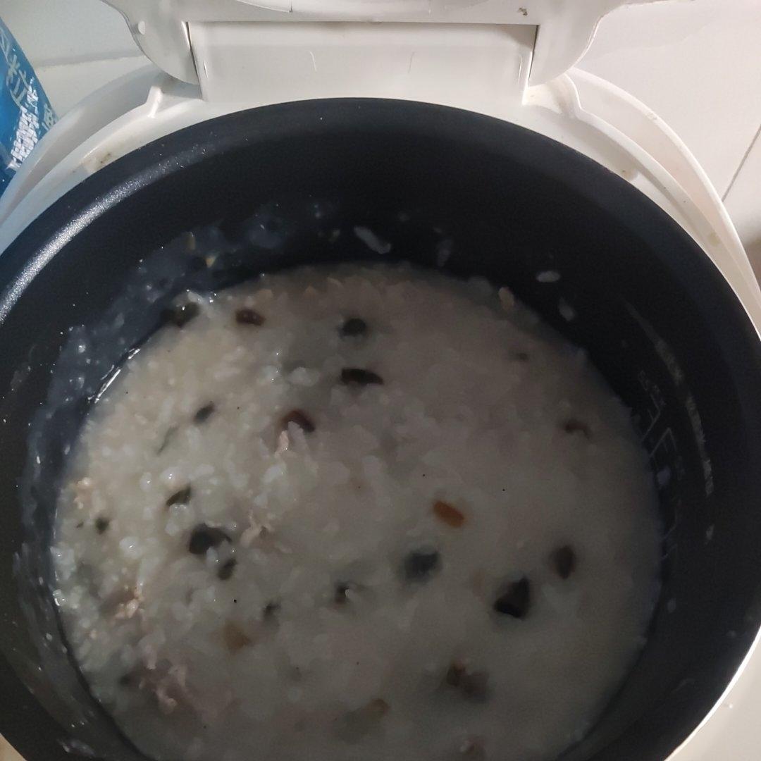 又香又稠的皮蛋瘦肉粥