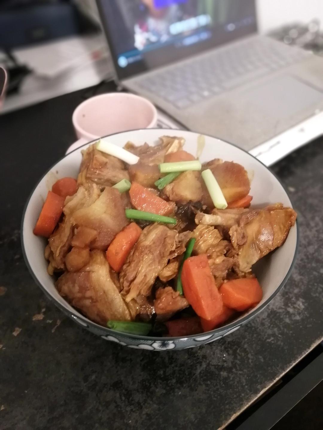 酥而不腻的红烧羊排