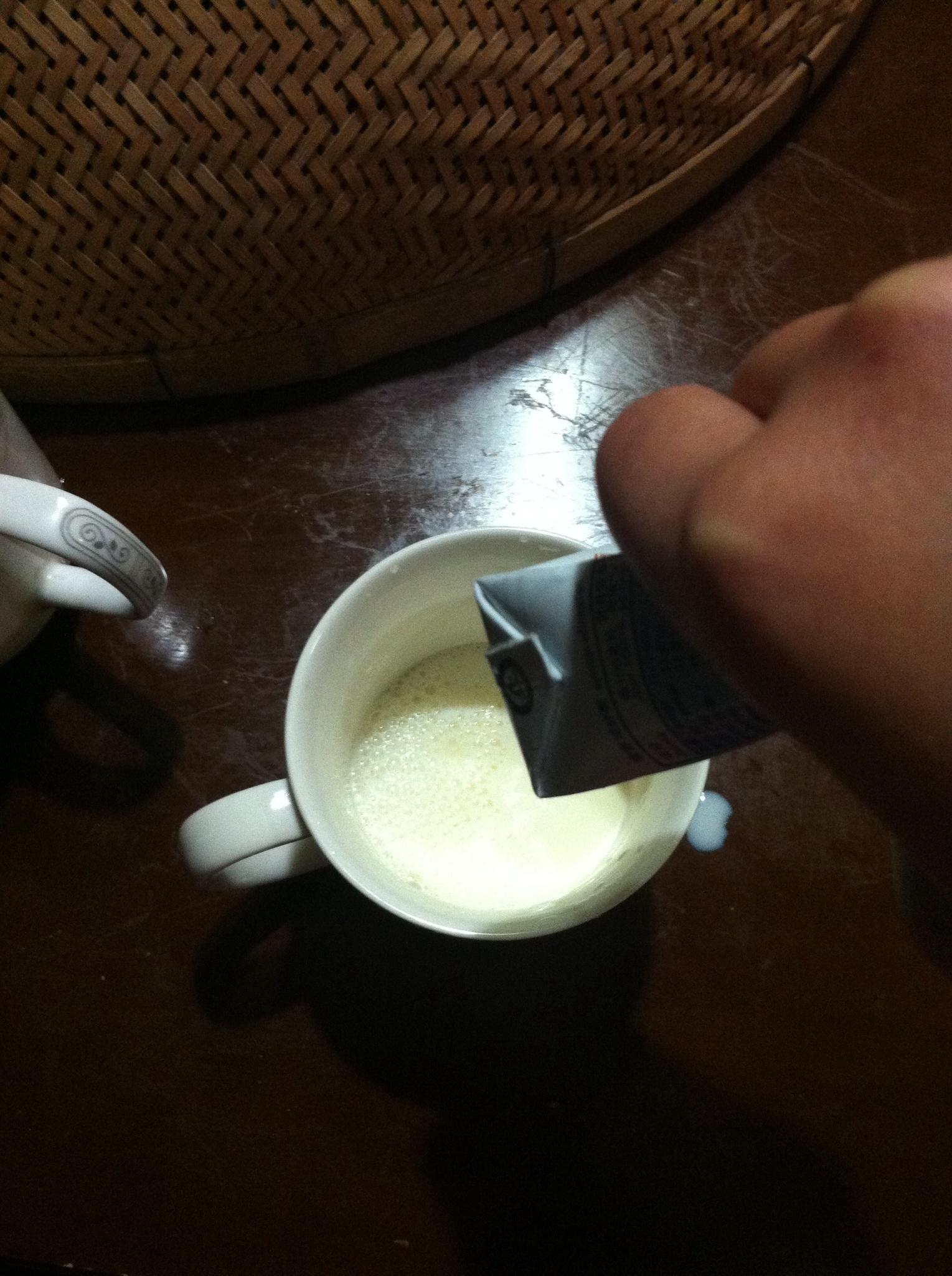 没有奶泡机打的奶泡的做法 步骤2