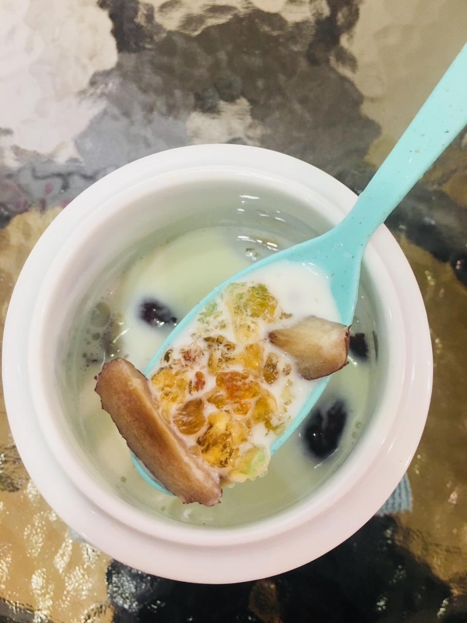 {何故居｝桃胶奶