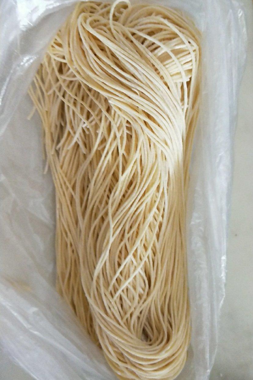 鼹紫做的手工面条之鸡蛋面条