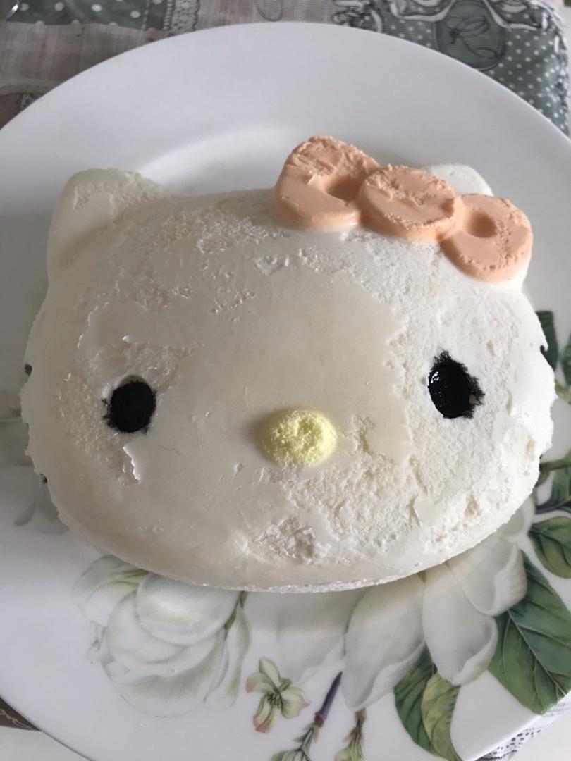 6寸kitty芝士慕斯蛋糕