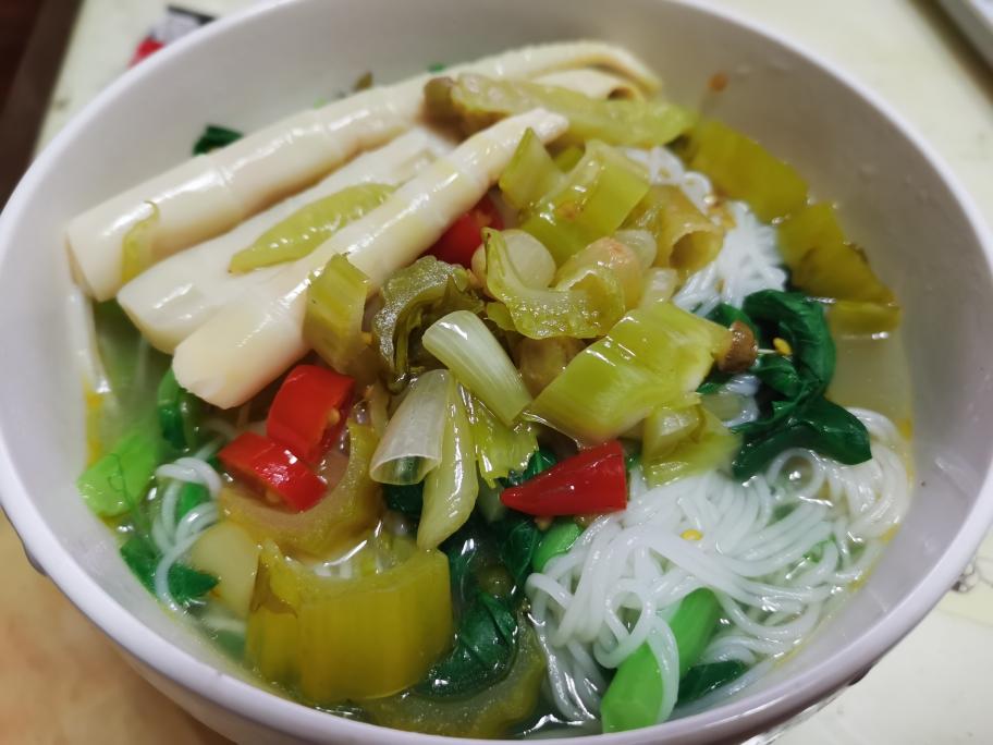 酸菜米线