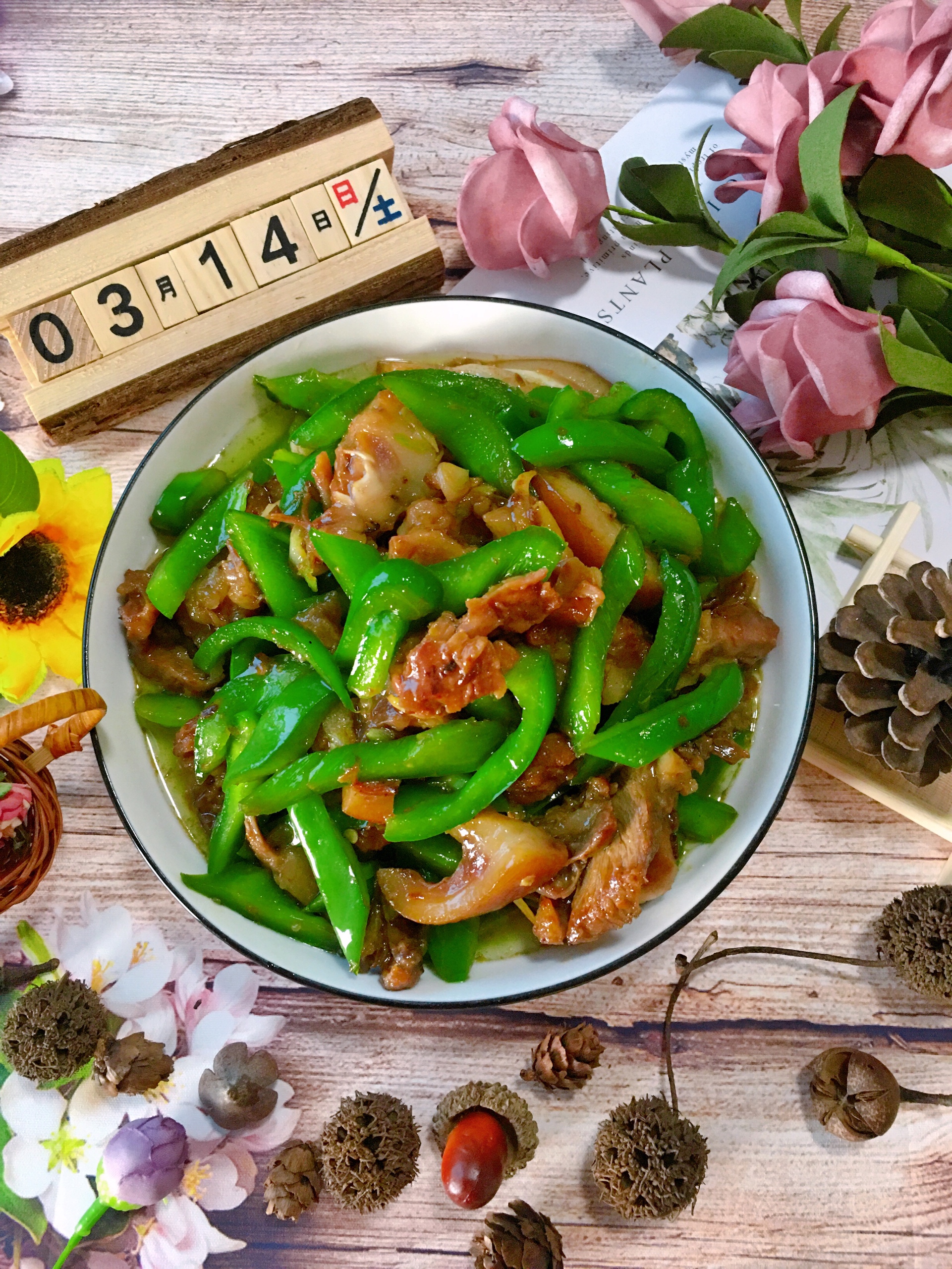 下饭菜「青椒炒猪头🐷肉」的做法 步骤10