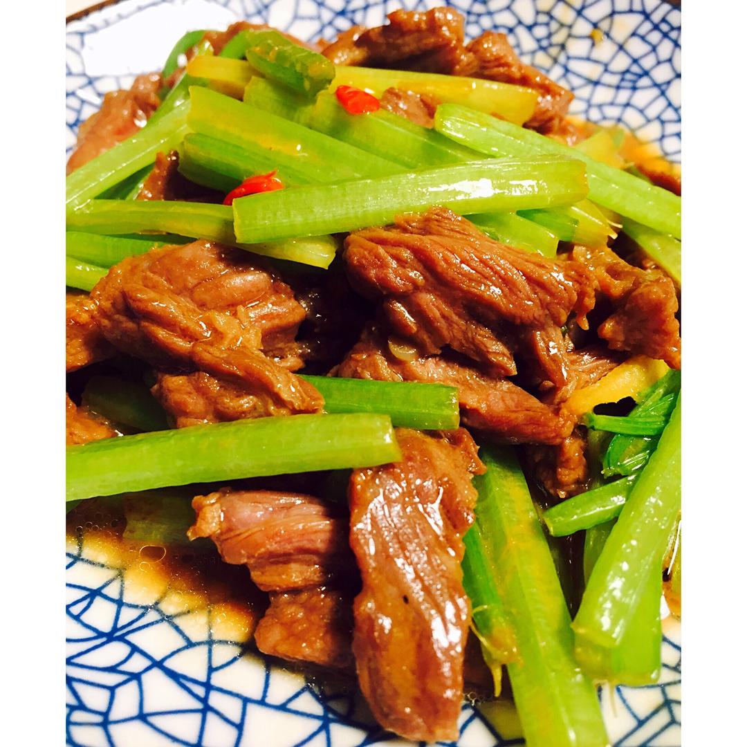 浅浅瞳心做的芹菜炒肉