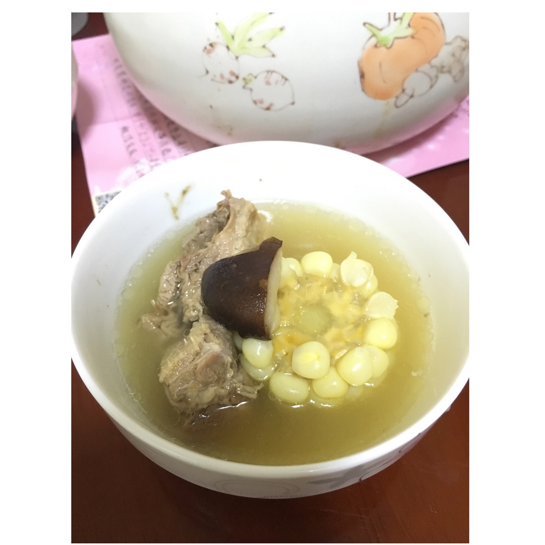 夏天清爽的汤！玉米香菇鸭腿汤