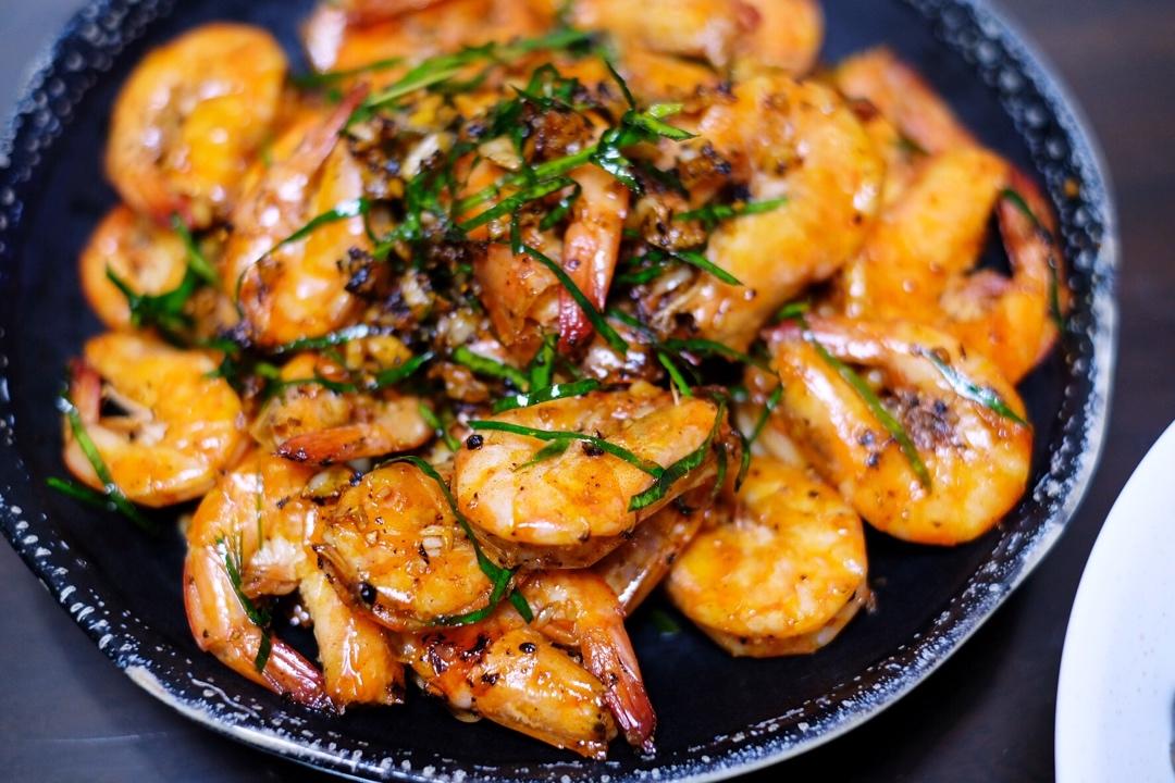 吮指回味蒜蓉黄油虾