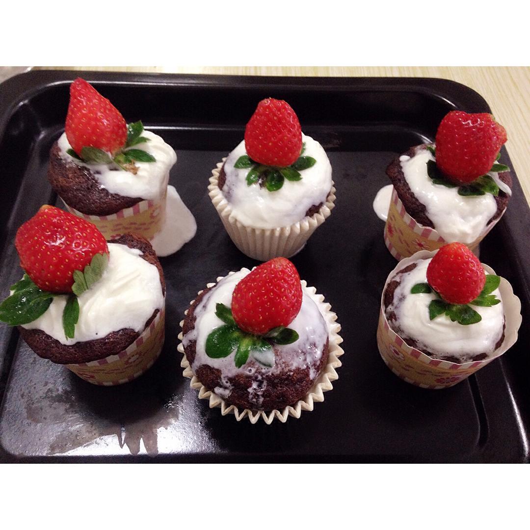 红丝绒纸杯蛋糕