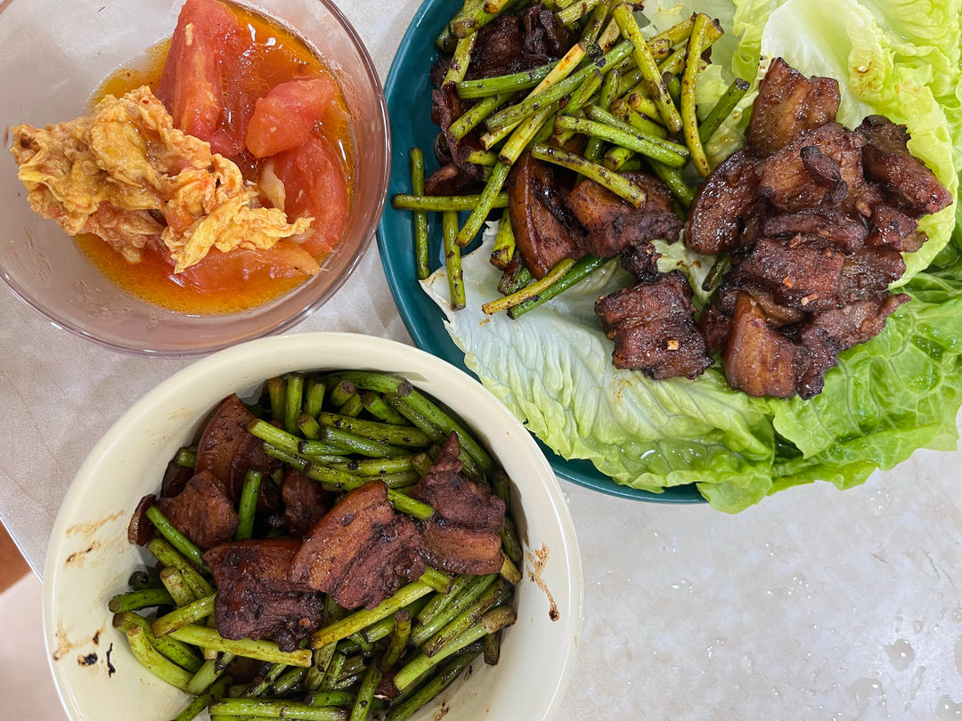 五花肉炒蒜苔 / 蒜薹炒肉