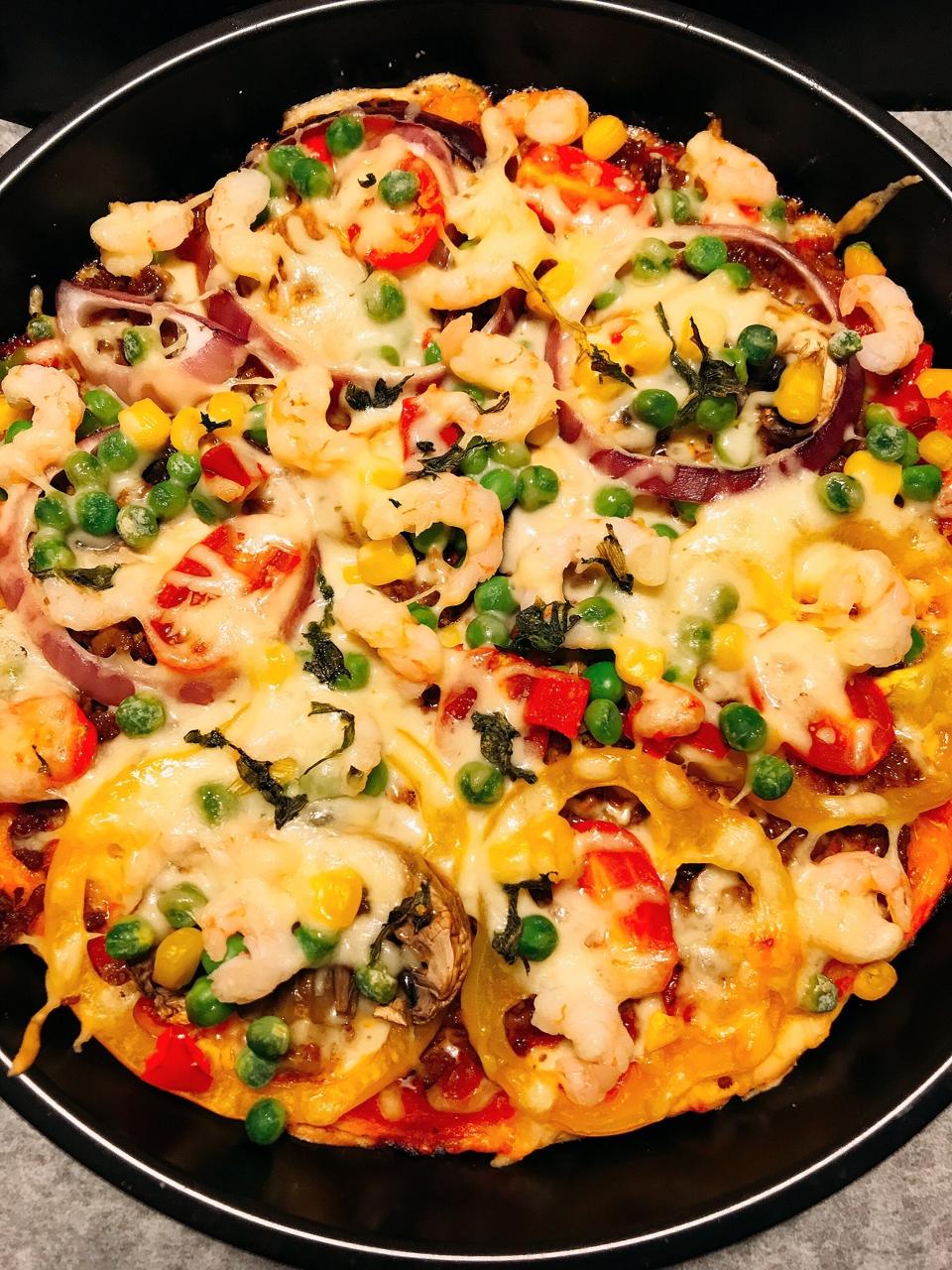 薄饼脆皮火腿pizza