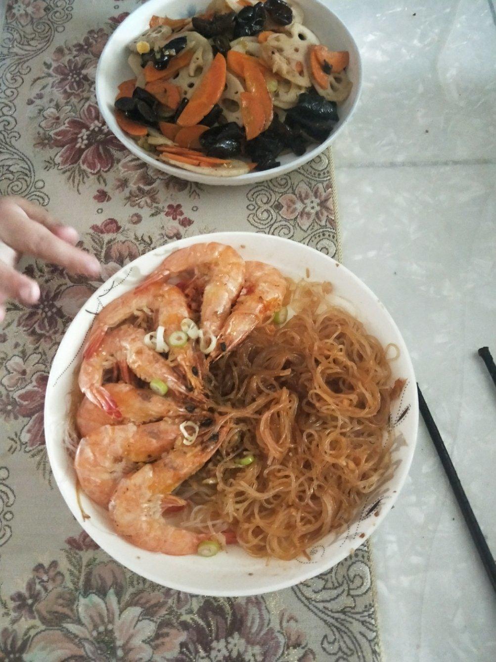 虾最美味的吃法必须是这个——蒜蓉蒸虾（多动图，孔瑶的食谱）