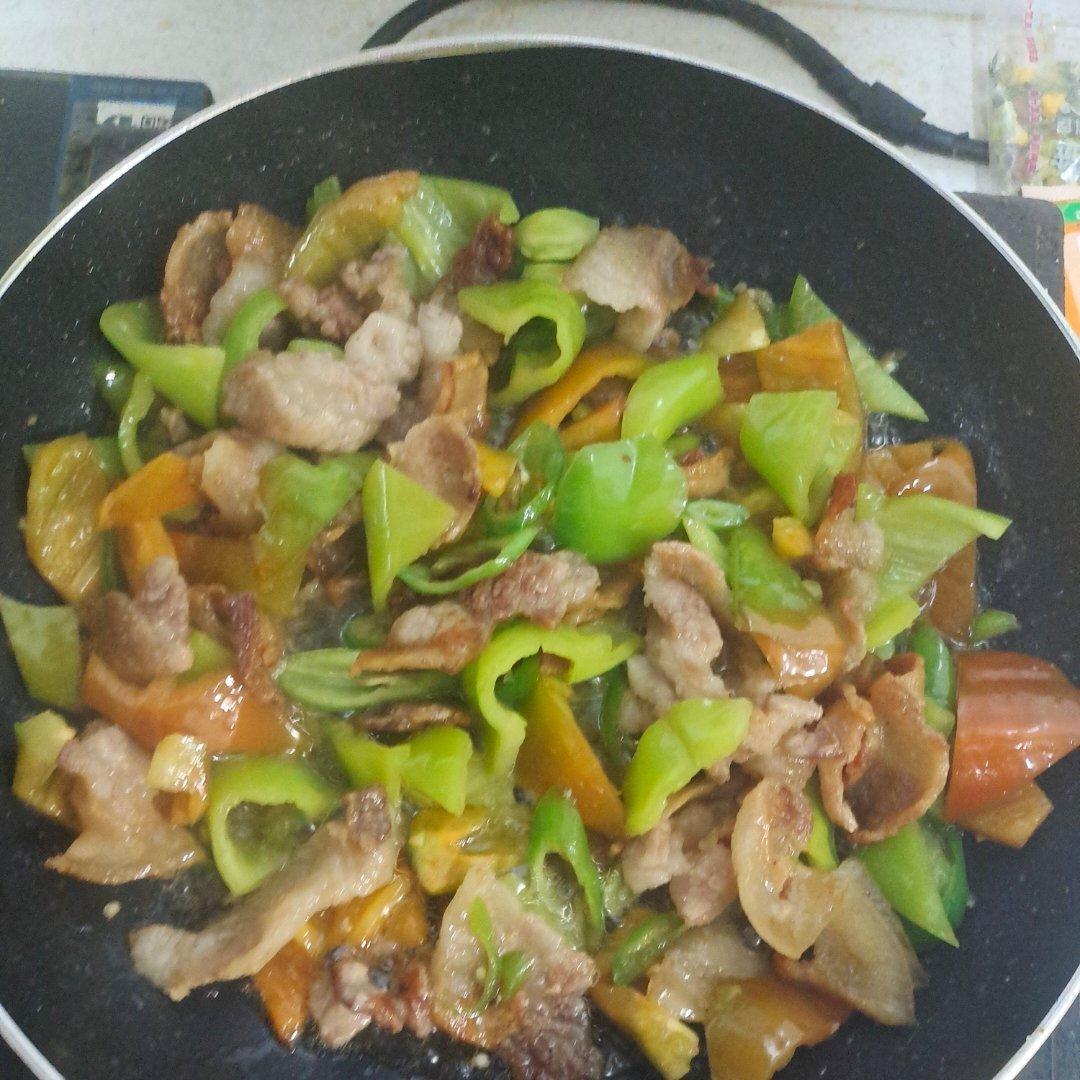 盐煎尖椒五花肉片