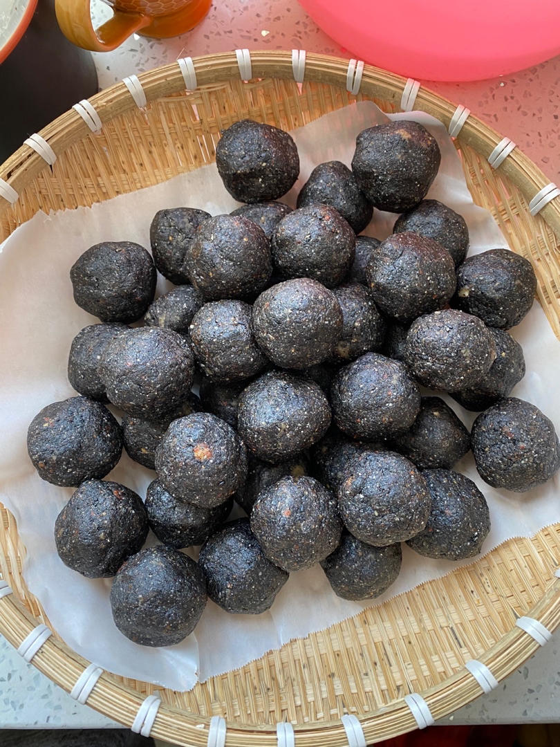 黑芝麻核桃蜂蜜丸（补肝益肾，补脑，促进大脑发育，润肠通便）