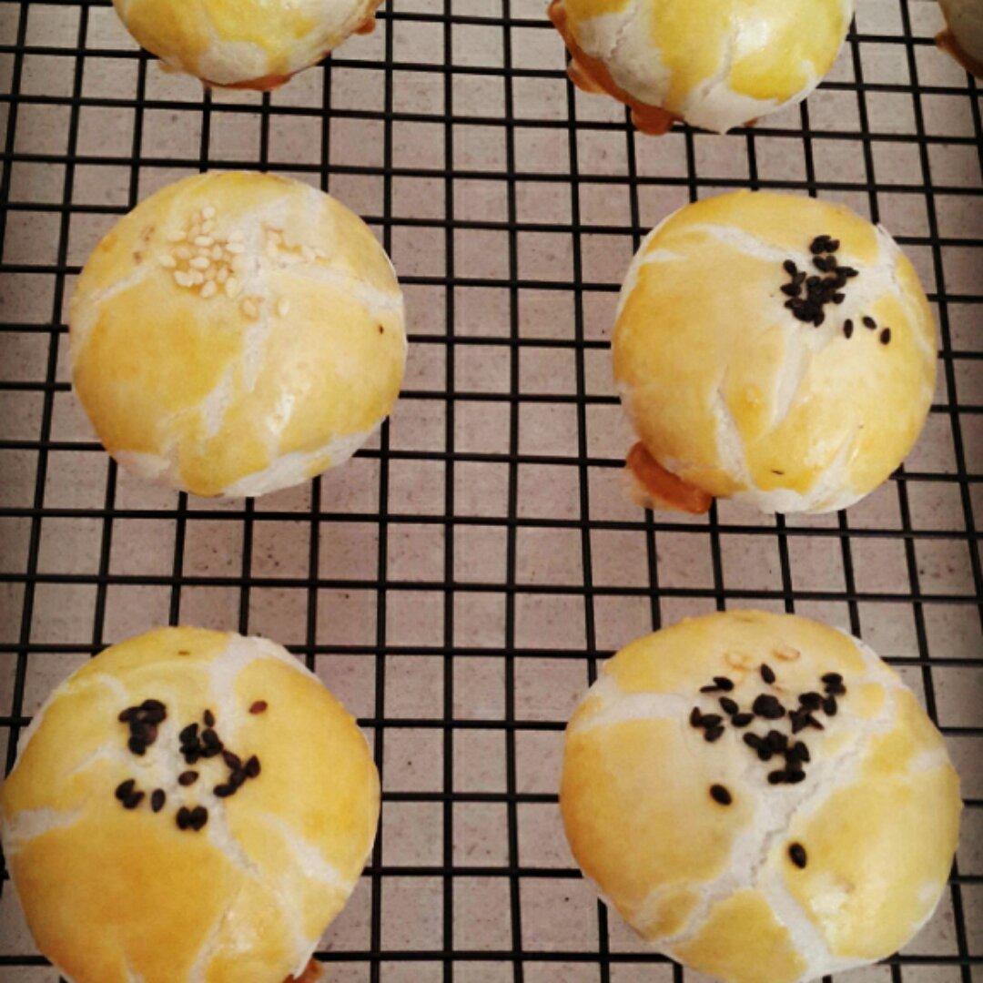 蛋黄酥 Danhuangsu