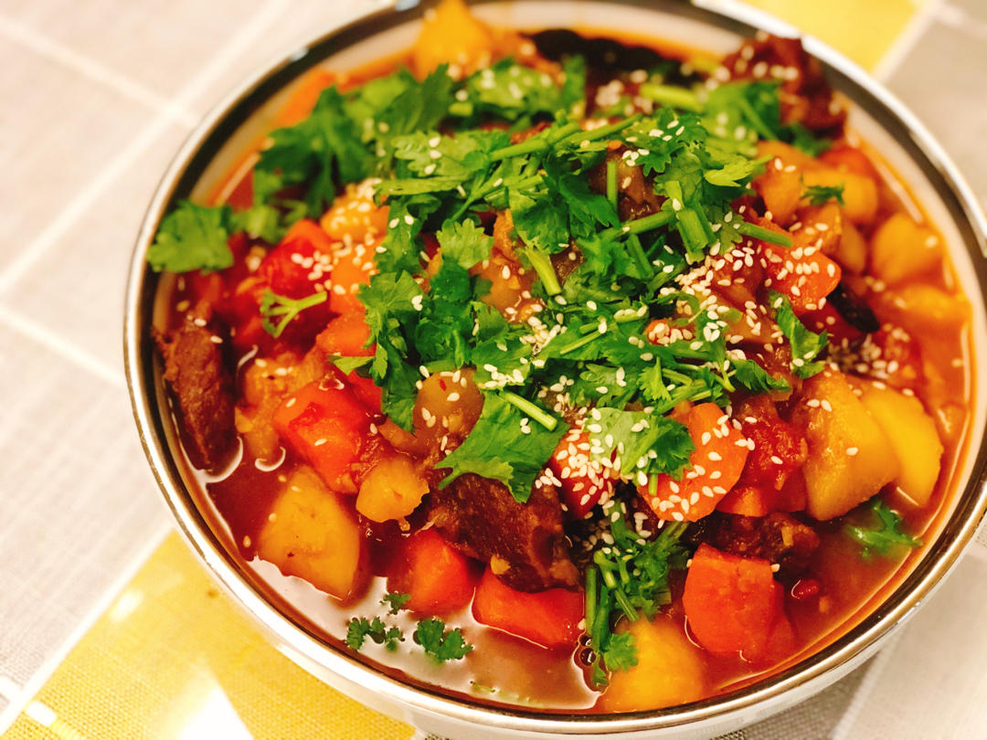 牛肋排炖胡萝卜土豆蕃茄
